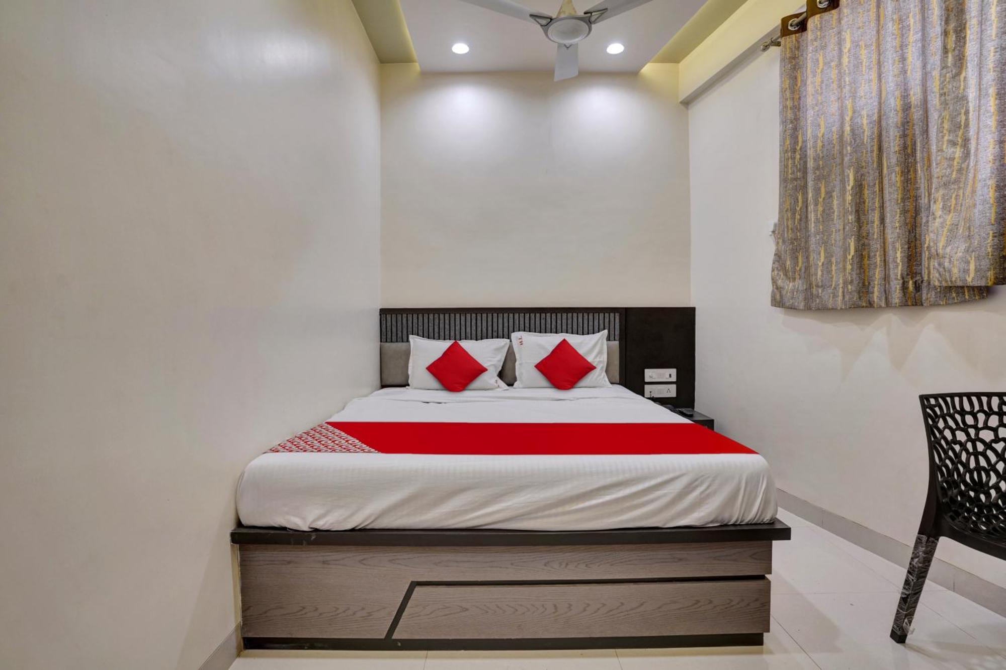 Super Hotel O Dhiman Residency Ulhāsnagar Екстериор снимка