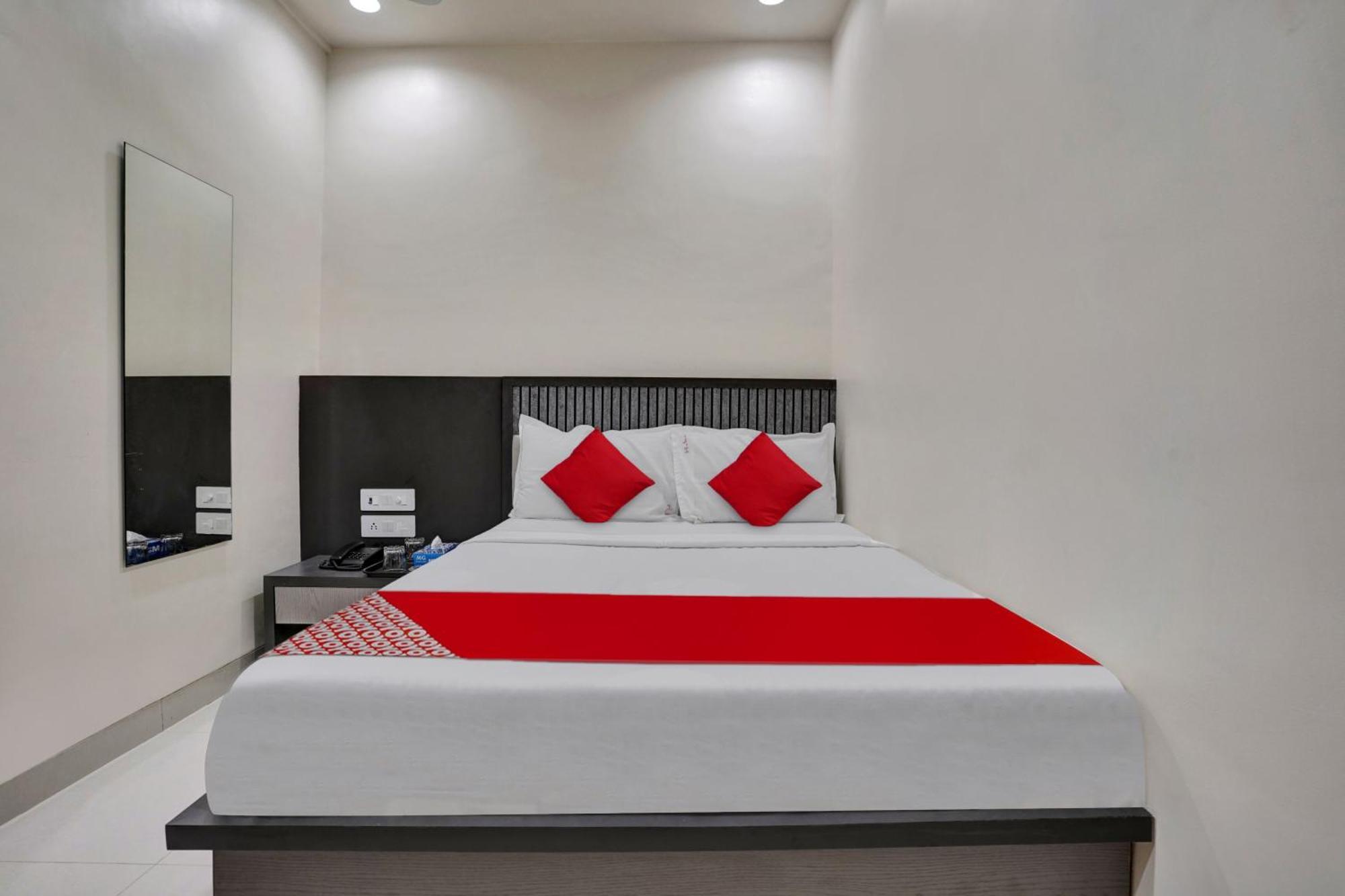 Super Hotel O Dhiman Residency Ulhāsnagar Екстериор снимка