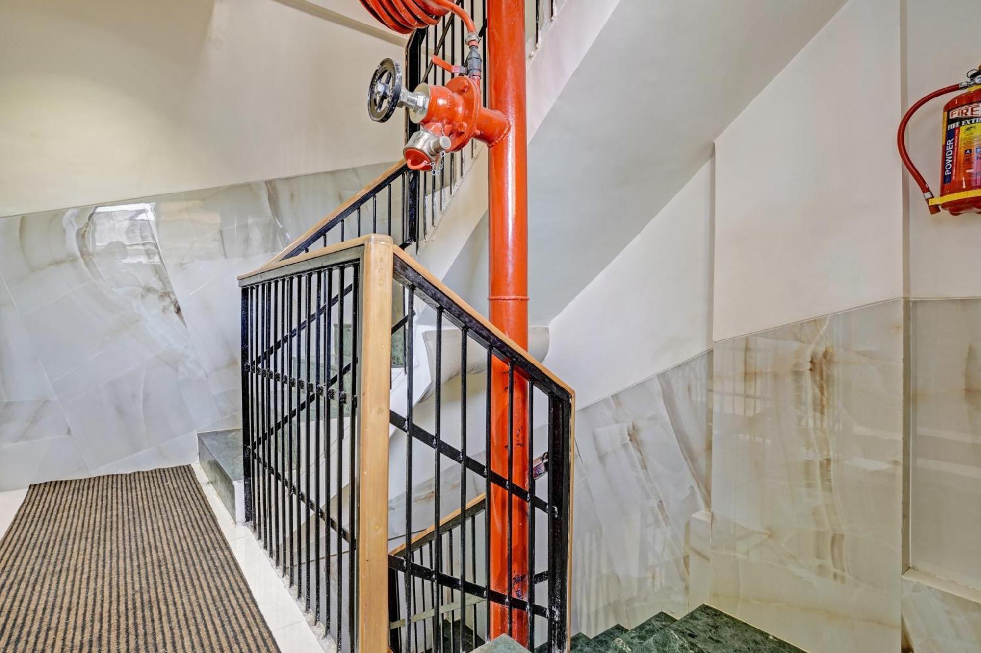Super Hotel O Dhiman Residency Ulhāsnagar Екстериор снимка