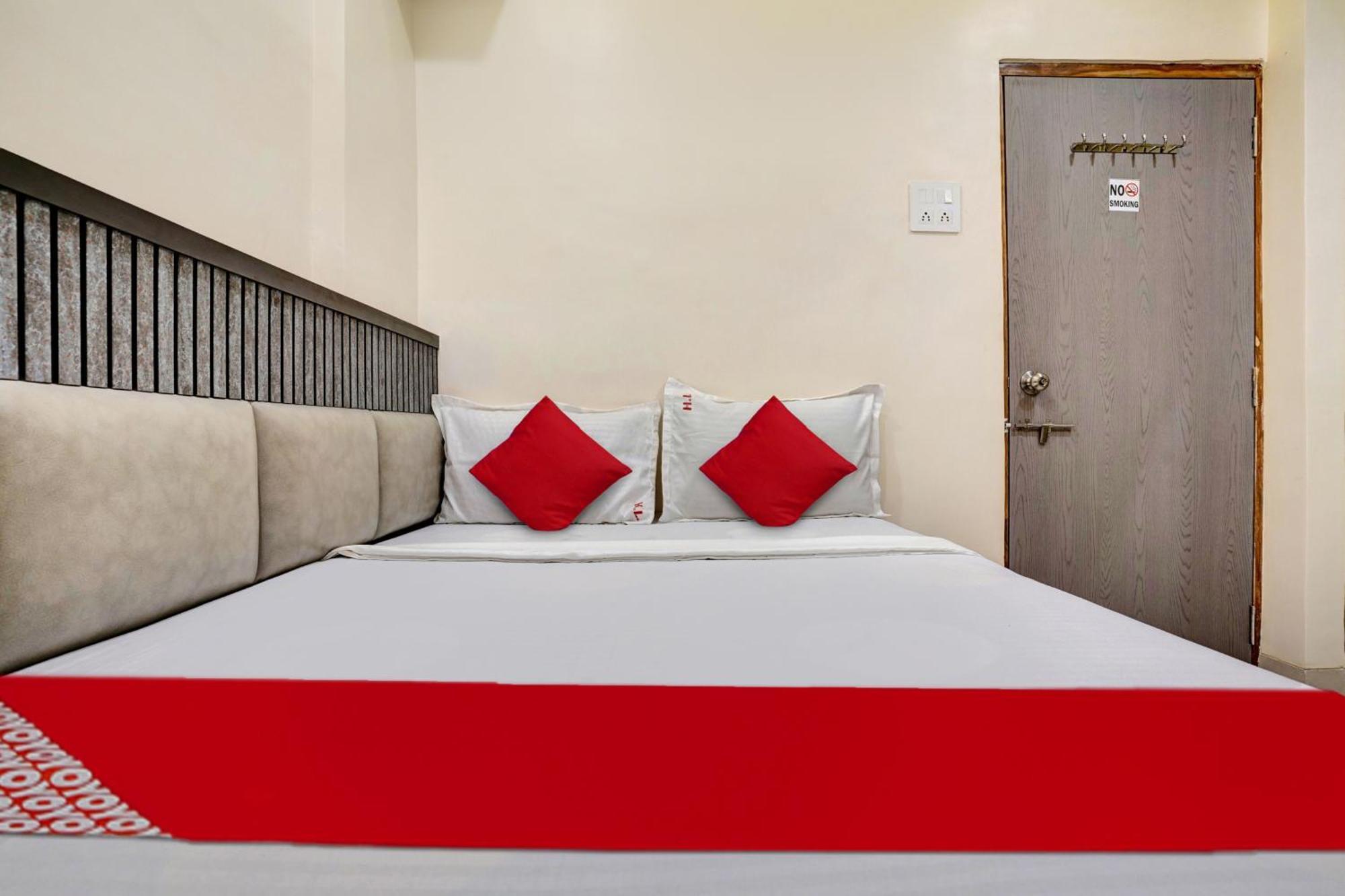 Super Hotel O Dhiman Residency Ulhāsnagar Екстериор снимка